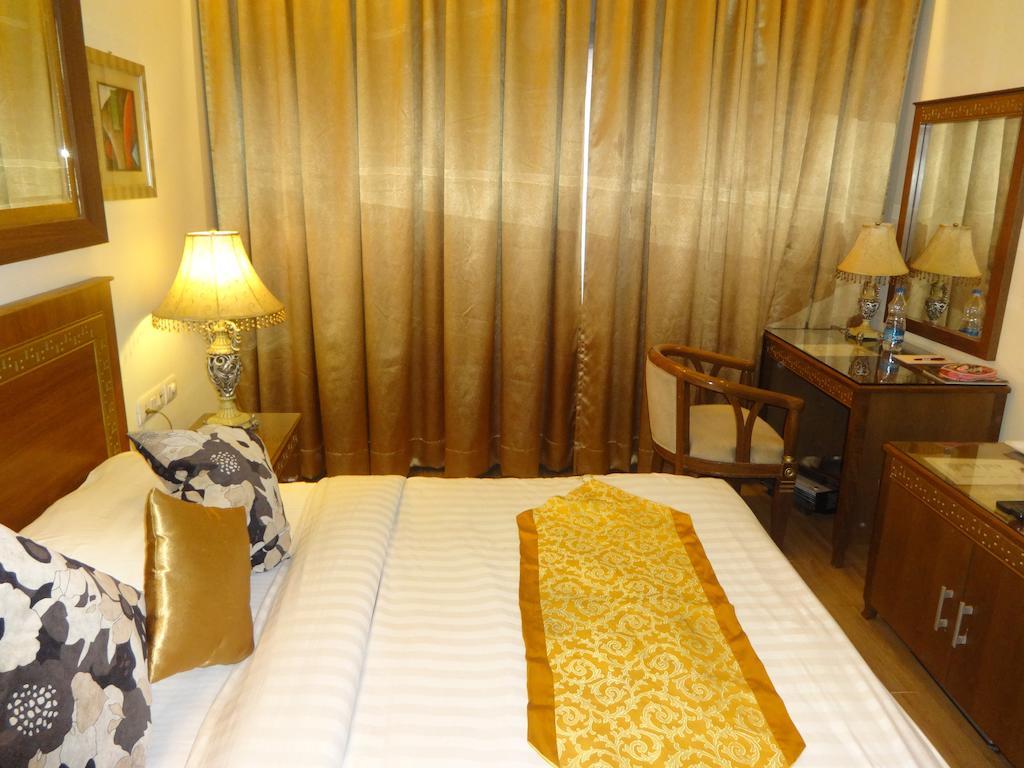 Hotel Picasso Paschim Vihar Delhi - Couple Friendly Local Ids Accepted Værelse billede