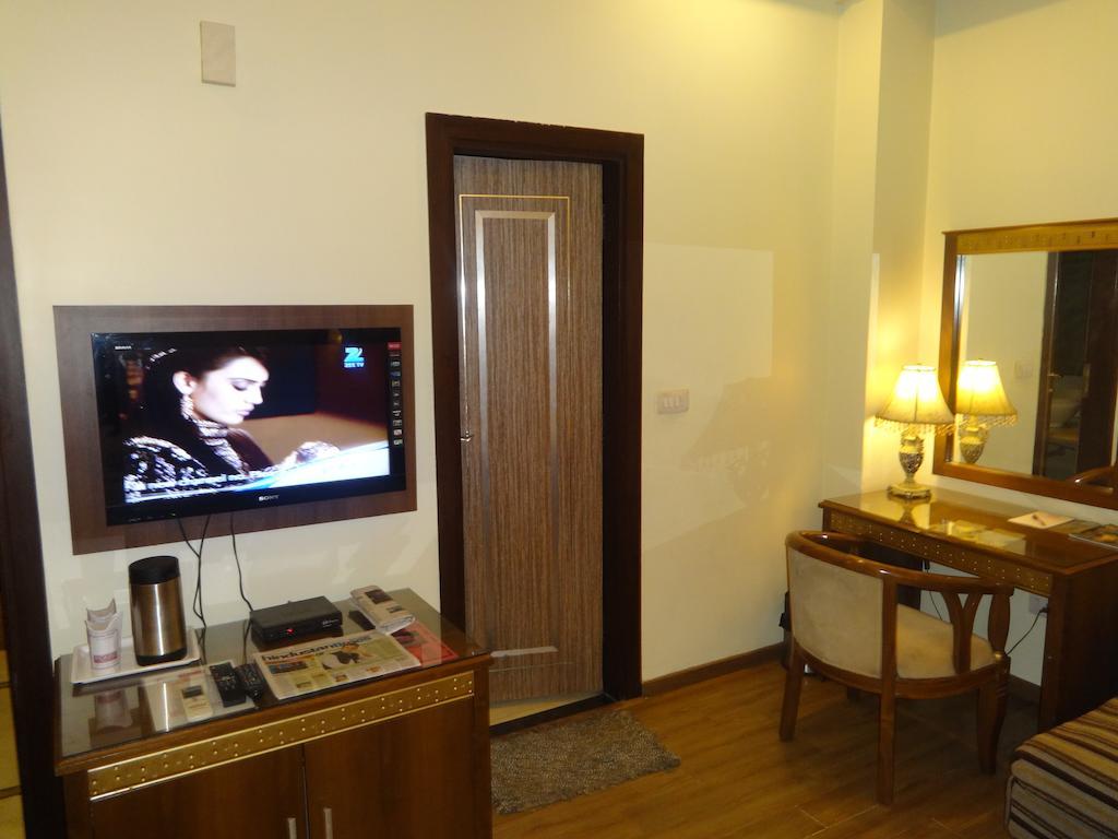 Hotel Picasso Paschim Vihar Delhi - Couple Friendly Local Ids Accepted Værelse billede