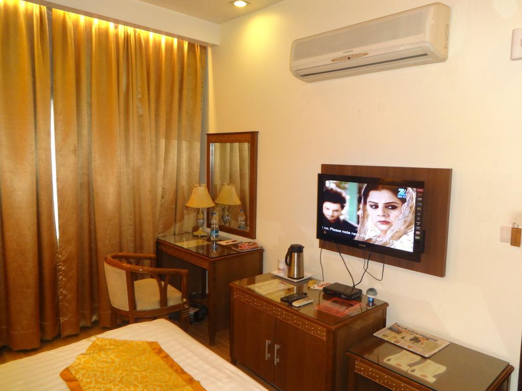Hotel Picasso Paschim Vihar Delhi - Couple Friendly Local Ids Accepted Værelse billede