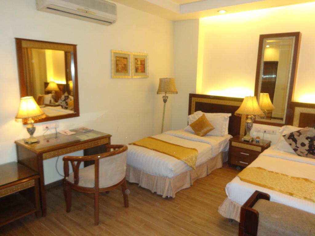 Hotel Picasso Paschim Vihar Delhi - Couple Friendly Local Ids Accepted Værelse billede